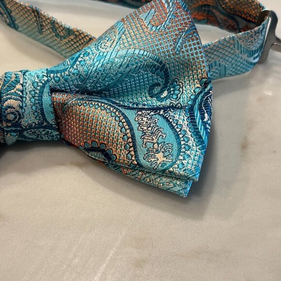 Stacy Adams Handmade Pastel Paisley Microfiber Adjustable Pre‎ tied Bow Tie - Picture 4 of 5